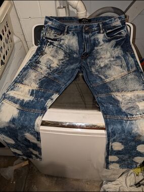 AKOO Men’s Distressed Acid-Wash Blue Jeans